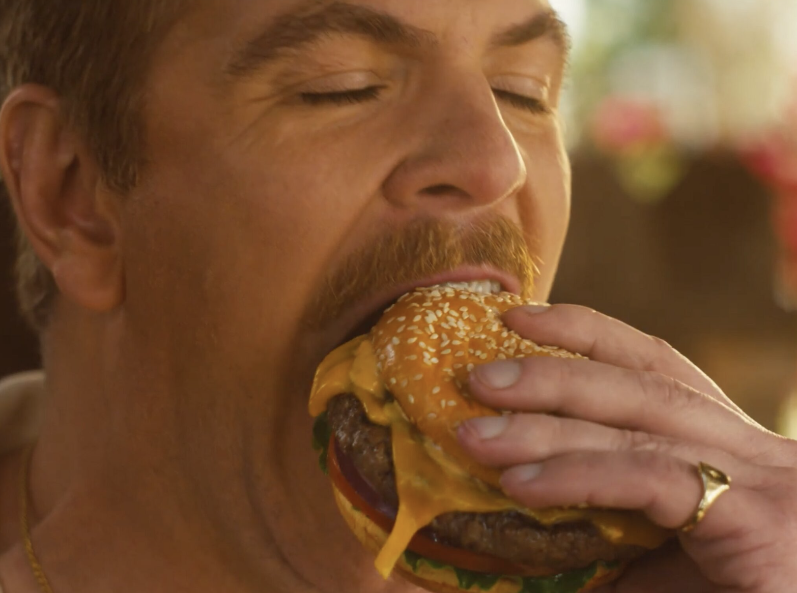 man eating cheeseburger